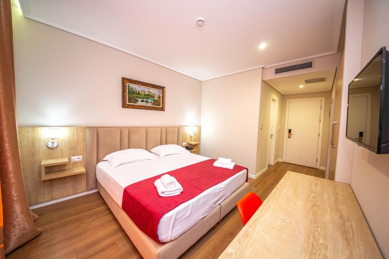 Class Hotel Ксамил Екстериор снимка