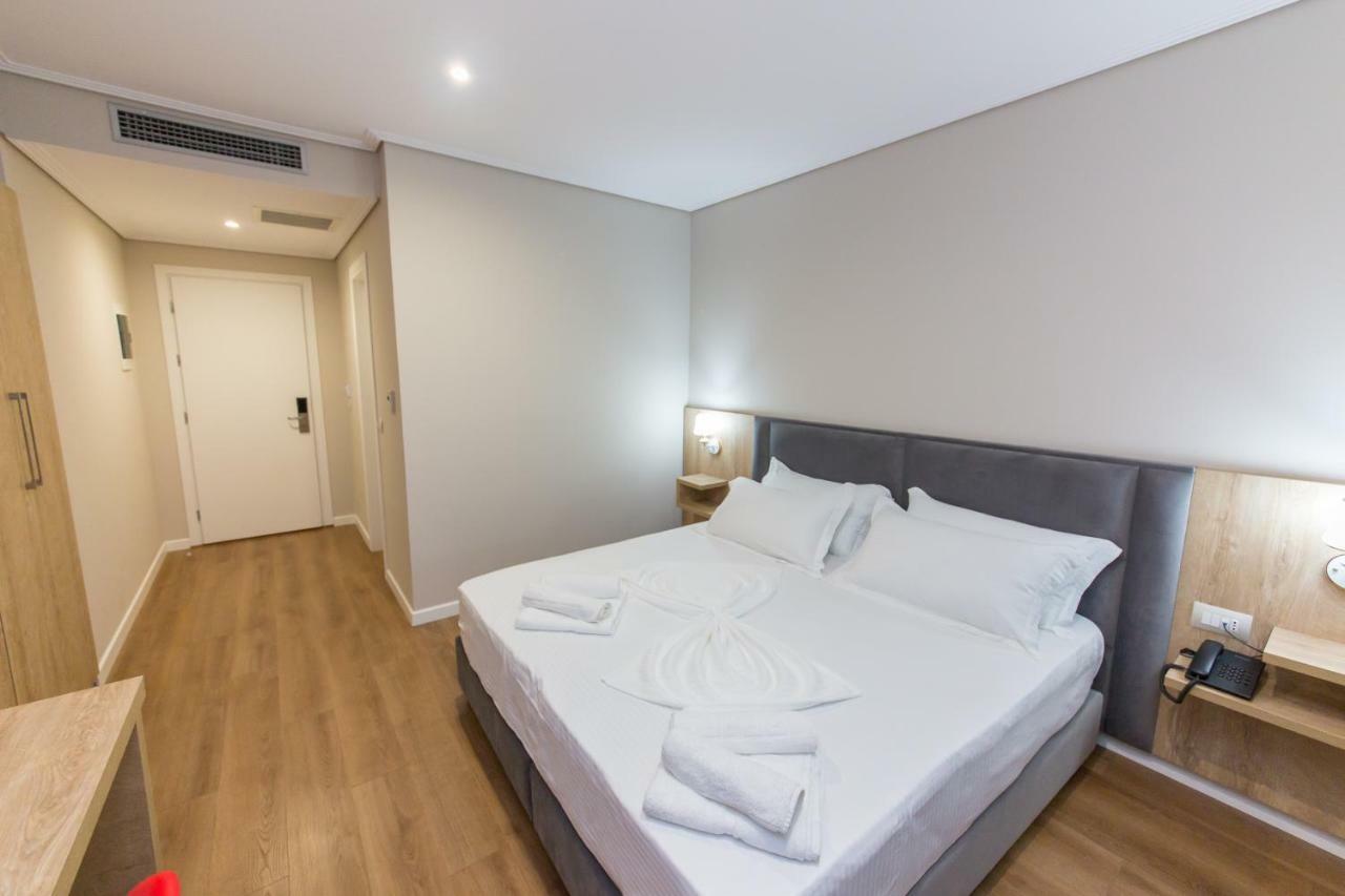 Class Hotel Ксамил Екстериор снимка